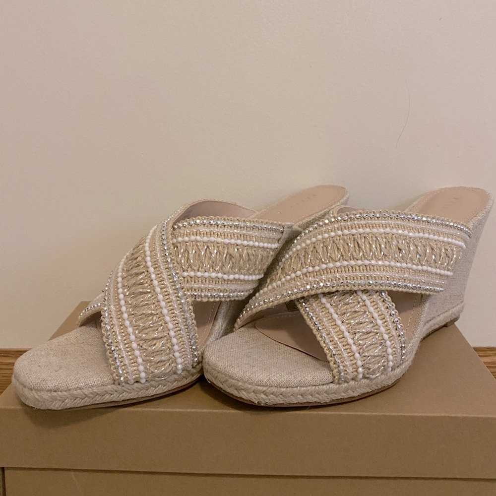 NWOT Kelly & Katie cream beaded mule wedges